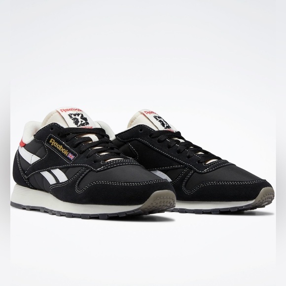 reebook Other - NWT Reebok Classic Leather Casual Shoes black running sneakers size 7,5